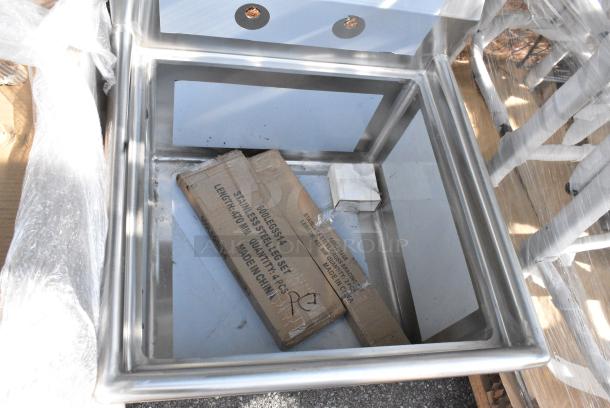 BRAND NEW SCRATCH AND DENT! Regency 600S12424 Regency 29" 16 Gauge Stainless Steel One Compartment Commercial Sink with Stainless Steel Legs and Cross Bracing - 24" x 24" x 14" Bowl. - Image 6 of 7