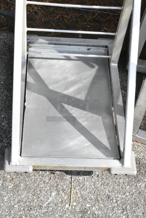 Metal Portable Fry Basket Rack on Commercial Casters. - Image 4 of 6