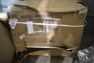 BRAND NEW SCRATCH AND DENT! Channel Metal Portable Pan Rack