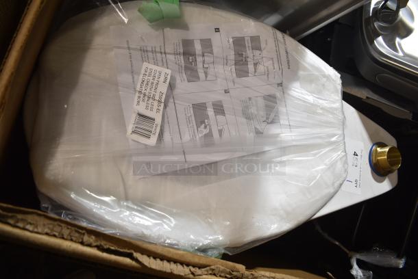 BRAND NEW SCRATCH AND DENT! Zurn Z595SS-EL Toilet - Image 2 of 4