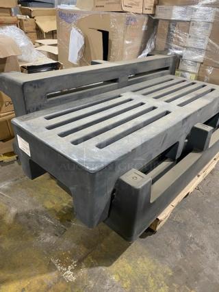 NEW! SCRATCH-N-DENT! Winholt Commercial Black Heavy Duty 5' Dunnage Racks! Model: DPLSQ-5-1222-BK! On Legs! 3X Your Bid!