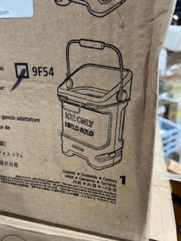 BRAND NEW! Rubbermaid Commercial Blue-Tint 5.5 Gal. Ice Tote! With Ergonomic Handle & Rear Bin Hook Adapter! Model: 9F54! - Image 3 of 5
