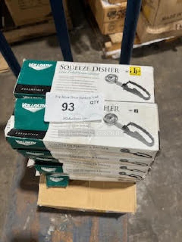 BRAND NEW! Vollrath Jacob's Pride Series Commercial Stainless Steel Portion Food Disher/Ice Cream Scooper! With Royal Blue Color-Coded Squeeze Handle! 12 Per Case! Model: 47395! ALL ONE MONEY! - Image 2 of 5