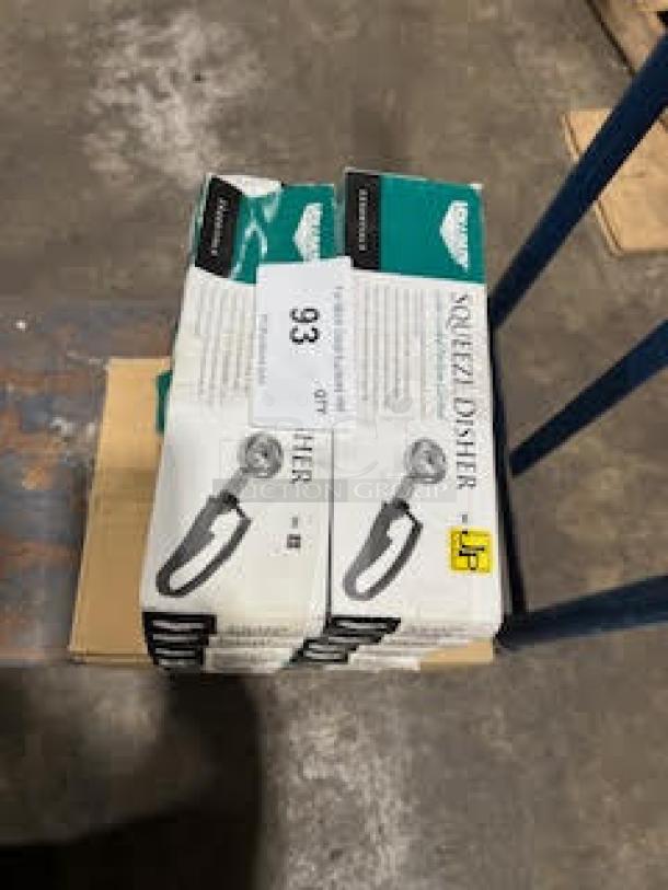 BRAND NEW! Vollrath Jacob's Pride Series Commercial Stainless Steel Portion Food Disher/Ice Cream Scooper! With Royal Blue Color-Coded Squeeze Handle! 12 Per Case! Model: 47395! ALL ONE MONEY! - Image 3 of 5