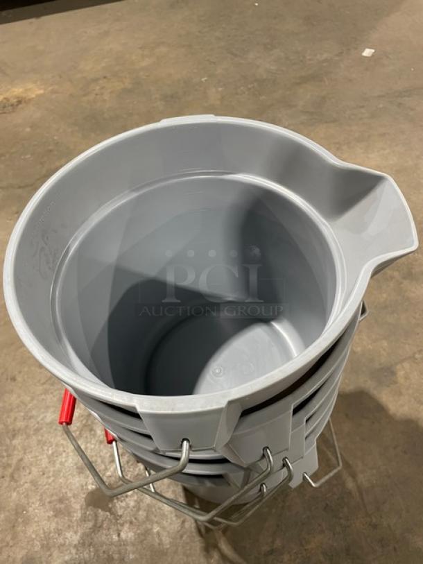 BRAND NEW! Rubbermaid BRUTE Series Commercial Gray Round All-Purpose Buckets! With Metal Handle & Comfortable Red Plastic Grip! 5X Your Bid! - Image 6 of 6