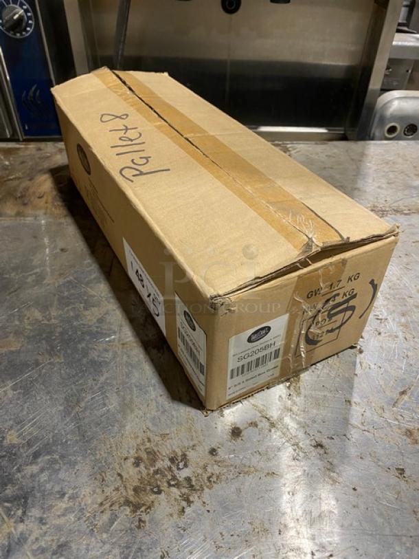 BRAND NEW! Tablecraft Commercial Stainless Steel 4-Sided Heavy-Duty Square Box Grater! With Anti-Slip Grip Handle & Base! Model: SG205BH! 5X Your Bid! - Image 3 of 5