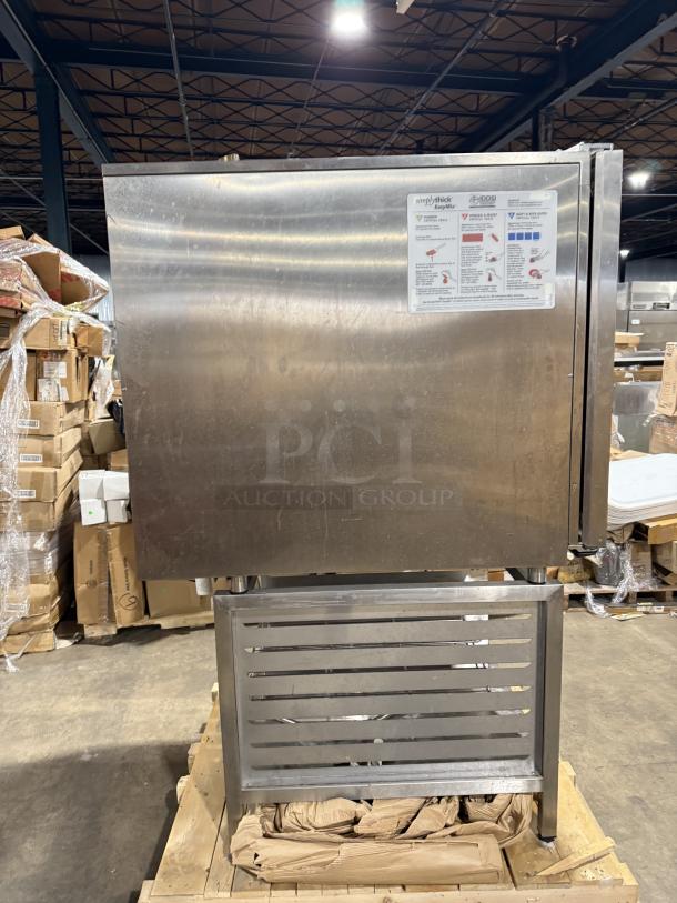 Vulcan! 2022 Late Model! Commercial Stainless Steel Natural Gas Powered Full Size 10-Pan Boilerless Combi Oven! With Wired Oven Racks! Model: V1PJ102G-81 SN: P27533062J! 120V! On Commercial Dual Section Equipment Stand! With Built In Pan Holding Rack!  On Legs! - Image 4 of 10