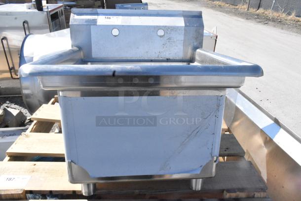 BRAND NEW SCRATCH AND DENT! Steelton 522CS11818N 23 1/2" 18-Gauge Stainless Steel One Compartment Commercial Sink without Drainboard - 18" x 18" x 12" Bowl. No Legs. - Image 1 of 5