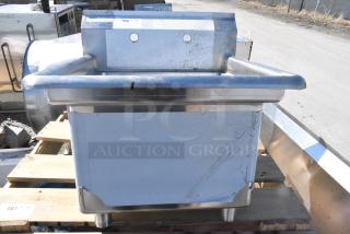 BRAND NEW SCRATCH AND DENT! Steelton 522CS11818N 23 1/2" 18-Gauge Stainless Steel One Compartment Commercial Sink without Drainboard - 18" x 18" x 12" Bowl. No Legs.