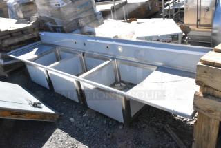 BRAND NEW SCRATCH AND DENT! Regency 600S32424224 Stainless Steel 3 Bay Sink w/ Dual Drain Boards. No Legs.