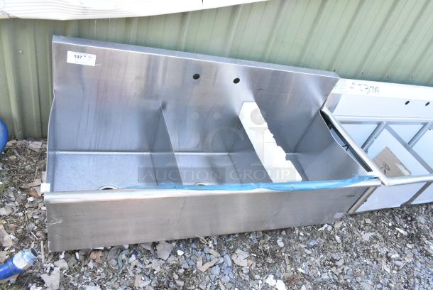 BRAND NEW SCRATCH AND DENT! Stainless Steel 3 Bay Sink. No Legs. - Image 1 of 5