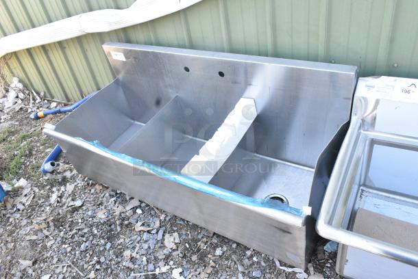 BRAND NEW SCRATCH AND DENT! Stainless Steel 3 Bay Sink. No Legs. - Image 2 of 5