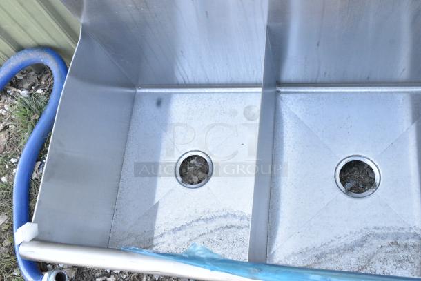 BRAND NEW SCRATCH AND DENT! Stainless Steel 3 Bay Sink. No Legs. - Image 5 of 5