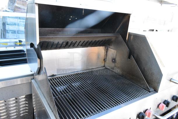 Crown Verity MCB-60 Metal Natural Gas Powered Portable Grill. - Image 6 of 8