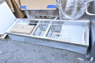 BRAND NEW SCRATCH AND DENT! Regency 600B31014219 3 Bowl Underbar Sink with Two Large Drainboards - 72" x 18 3/4".