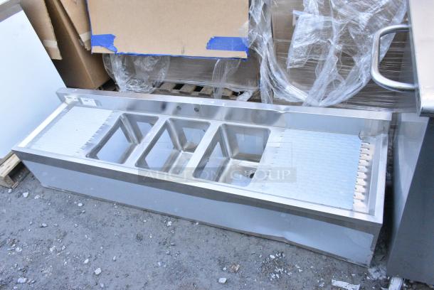 BRAND NEW SCRATCH AND DENT! Regency 600B31014219 3 Bowl Underbar Sink with Two Large Drainboards - 72" x 18 3/4". - Image 3 of 7