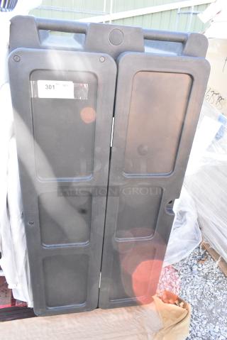 BRAND NEW SCRATCH AND DENT! IRP IRP-720 Black Arctic 3501536 Mobile 288 Qt. Cooler with Casters