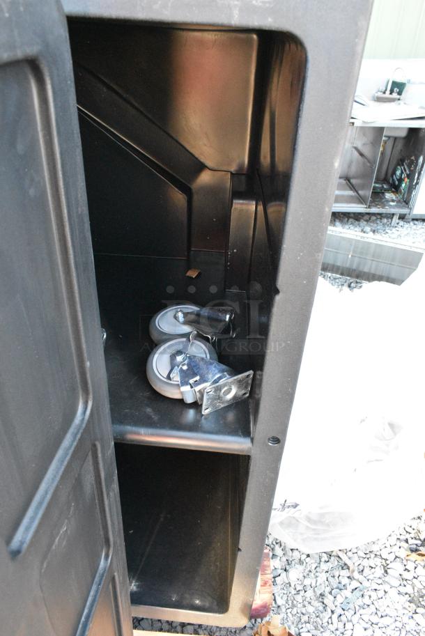 BRAND NEW SCRATCH AND DENT! IRP IRP-720 Black Arctic 3501536 Mobile 288 Qt. Cooler with Casters - Image 3 of 5