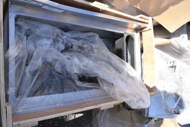 BRAND NEW SCRATCH AND DENT! Regency 600IB2136C0 21" x 36" Underbar Ice Bin with 10 Circuit Post-Mix Cold Plate and Bottle Holders - Image 2 of 3