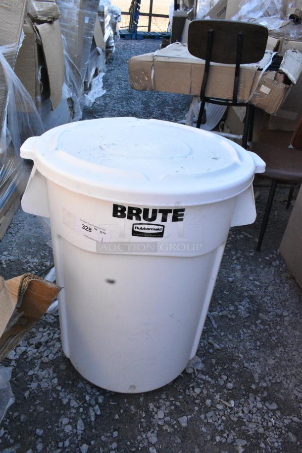 BRAND NEW SCRATCH AND DENT! Rubbermaid 1779740 BRUTE 44 Gallon White Round Trash Can w/ Rubbermaid FG264560WHT BRUTE 44 Gallon White Round Trash Can Lid - Image 1 of 4