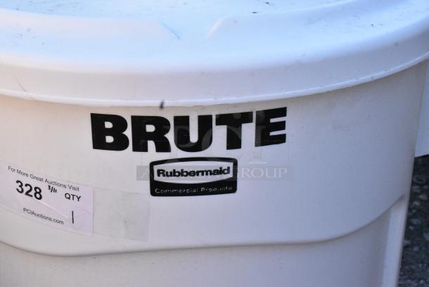 BRAND NEW SCRATCH AND DENT! Rubbermaid 1779740 BRUTE 44 Gallon White Round Trash Can w/ Rubbermaid FG264560WHT BRUTE 44 Gallon White Round Trash Can Lid - Image 2 of 4