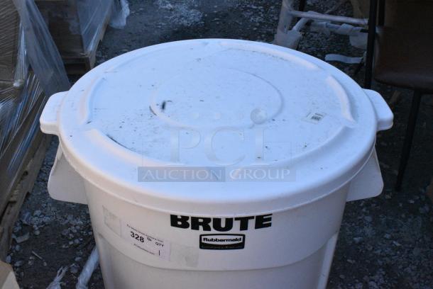 BRAND NEW SCRATCH AND DENT! Rubbermaid 1779740 BRUTE 44 Gallon White Round Trash Can w/ Rubbermaid FG264560WHT BRUTE 44 Gallon White Round Trash Can Lid - Image 3 of 4