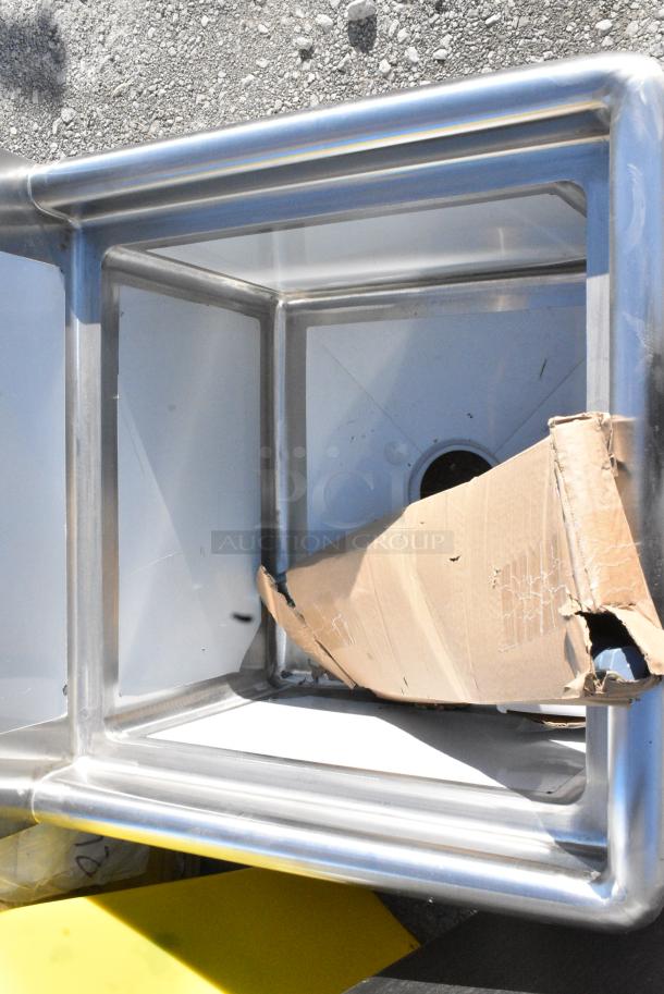 BRAND NEW SCRATCH AND DENT! Steelton 522CS11818N 23 1/2" 18-Gauge Stainless Steel One Compartment Commercial Sink without Drainboard - 18" x 18" x 12" Bowl - Image 4 of 5