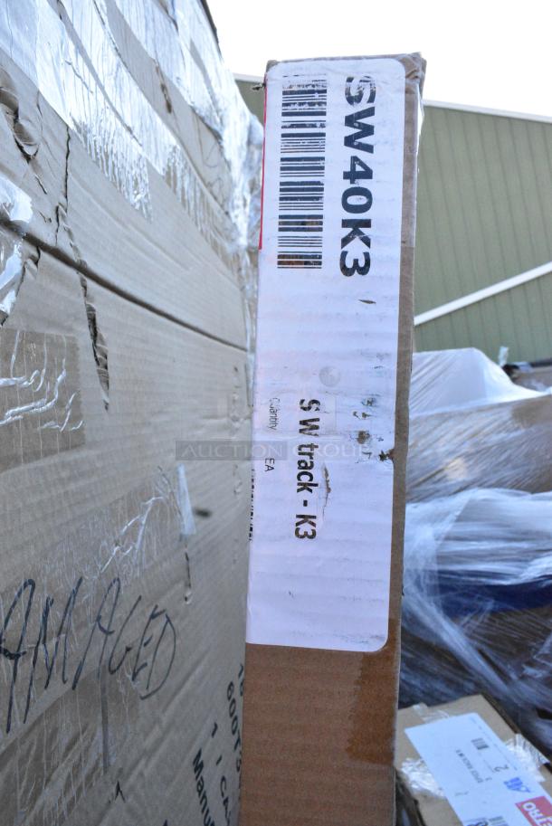 BRAND NEW SCRATCH AND DENT! Lot of 5 Pieces Including Green Finish Wire Shelves - Image 2 of 4