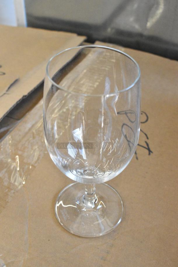 BRAND NEW SCRATCH AND DENT! Box of 6 Forte Stemmed Glasses - Image 4 of 5