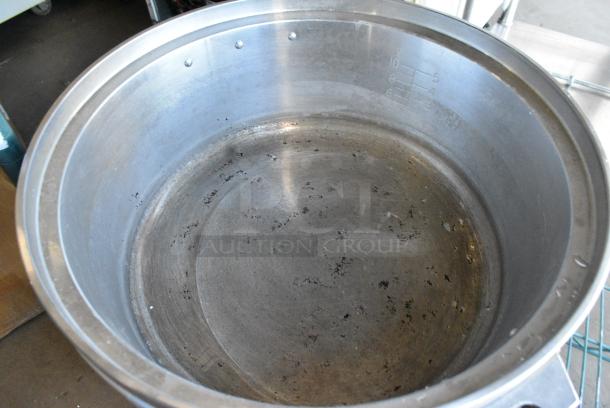 BRAND NEW SCRATCH AND DENT! RiceMaster Town RM-55N-R Natural Gas 110 Cup (55 Cup Raw) Gas Rice Cooker and Warmer - Image 4 of 5