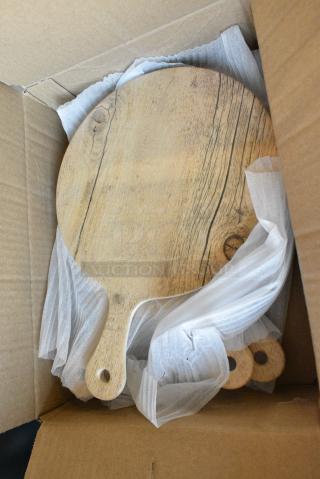 2 BRAND NEW SCRATCH AND DENT! Boxes of 6 GET SB-775-OW Madison Avenue / Granville 10 3/4" Round Faux Oak Wood Melamine Display Board with Foot and Handle. 2 Times Your Bid!