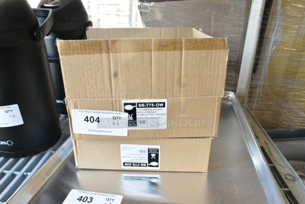 2 BRAND NEW SCRATCH AND DENT! Boxes of 6 GET SB-775-OW Madison Avenue / Granville 10 3/4" Round Faux Oak Wood Melamine Display Board with Foot and Handle. 2 Times Your Bid! - Image 2 of 4