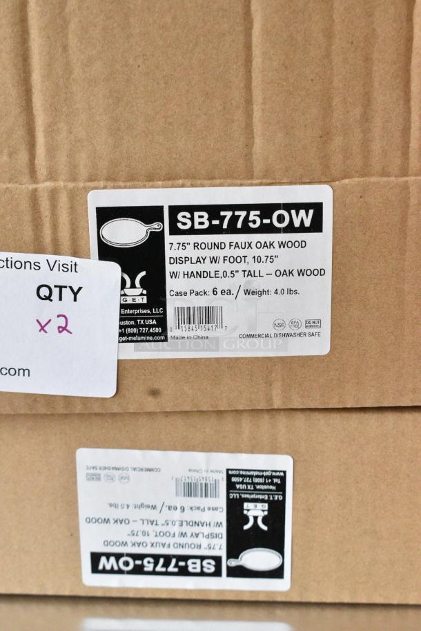 2 BRAND NEW SCRATCH AND DENT! Boxes of 6 GET SB-775-OW Madison Avenue / Granville 10 3/4" Round Faux Oak Wood Melamine Display Board with Foot and Handle. 2 Times Your Bid! - Image 3 of 4