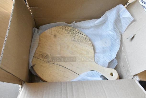 BRAND NEW SCRATCH AND DENT! Box of 12 GET SB-775-OW Madison Avenue / Granville 10 3/4" Round Faux Oak Wood Melamine Display Board with Foot and Handle - Image 1 of 4