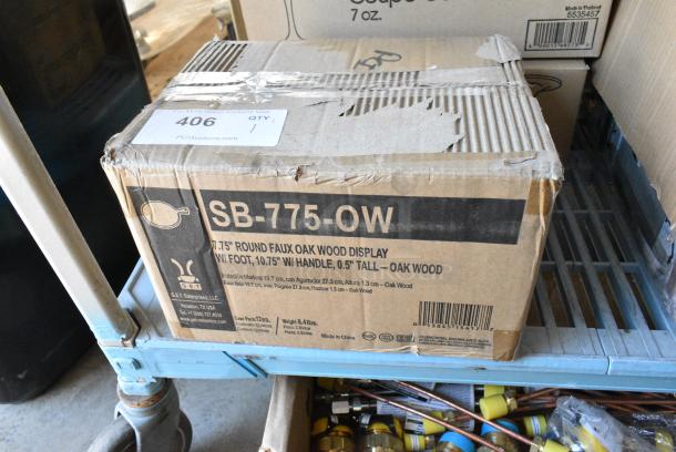 BRAND NEW SCRATCH AND DENT! Box of 12 GET SB-775-OW Madison Avenue / Granville 10 3/4" Round Faux Oak Wood Melamine Display Board with Foot and Handle - Image 2 of 4