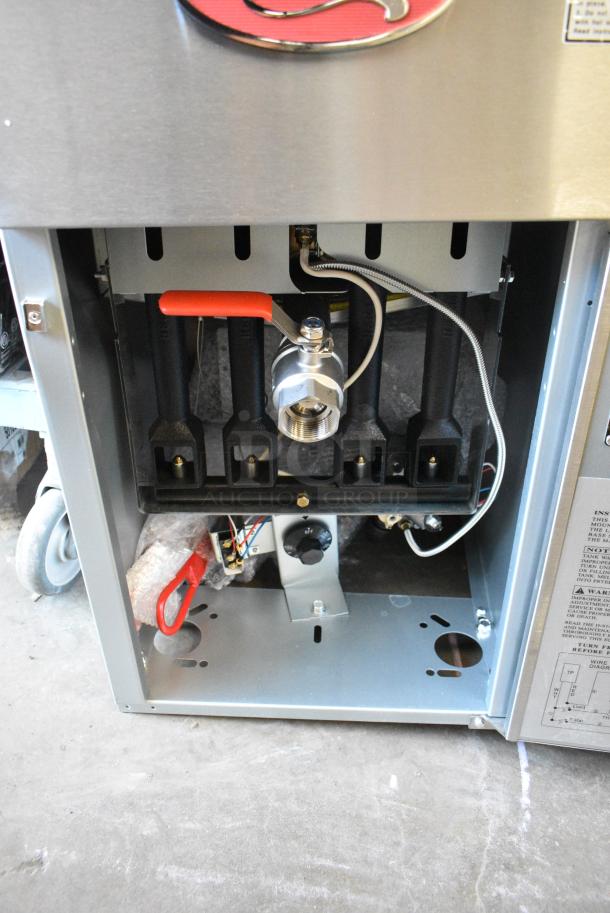 BRAND NEW SCRATCH AND DENT! 2024 Avantco 177FFES50N F4-ES-N 45-50 lb. Natural Gas Stainless Steel Floor Fryer. 85,000 BTU - Image 4 of 5