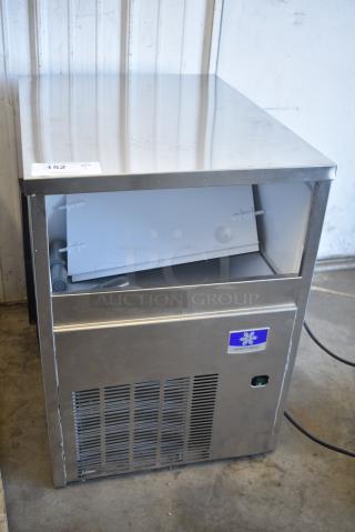 BRAND NEW SCRATCH AND DENT! Manitowoc UNP0200A-161 20" Undercounter Air Cooled Nugget Ice Machine - 220 lb. 115 Volts, 1 Phase.