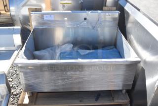 BRAND NEW IN CRATE Advance Tabco Stainless Steel Single Bay Sink.