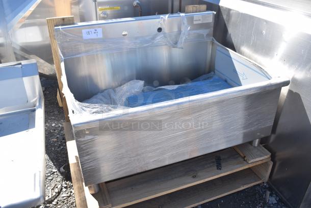 BRAND NEW IN CRATE Advance Tabco Stainless Steel Single Bay Sink. - Image 6 of 9