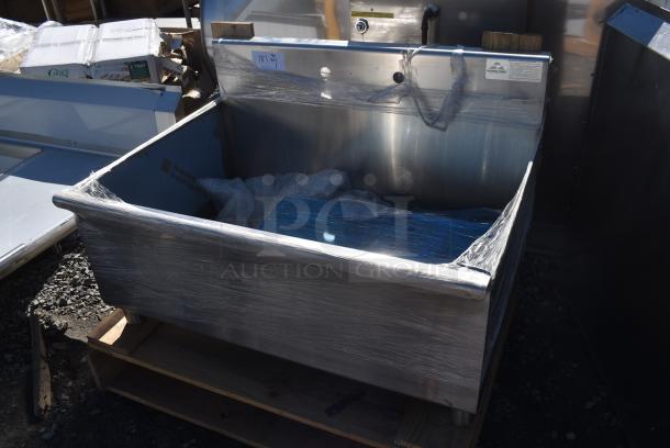 BRAND NEW IN CRATE Advance Tabco Stainless Steel Single Bay Sink. - Image 7 of 9