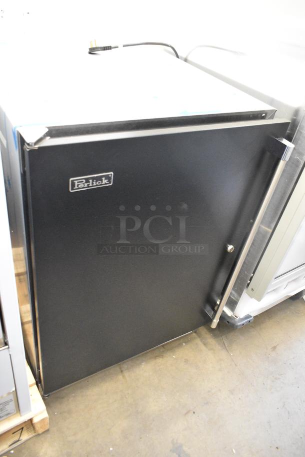 BRAND NEW SCRATCH AND DENT! 2022 Perlick HC24RS4S-00-BLFLR Metal Commercial 24" Black Single Door Undercounter Refrigerator. 115 Volts, 1 Phase. Tested and Working! - Image 5 of 6