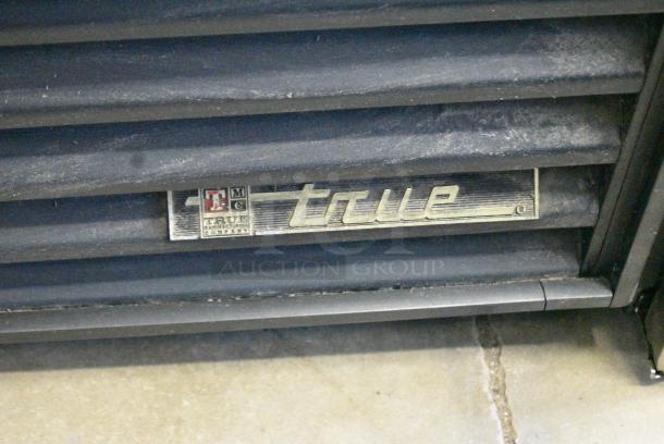 True GEM-49 Metal Commercial 2 Door Reach In Cooler Merchandiser w/ Poly Coated Racks and Drink Sliders. 115 Volts, 1 Phase. Tested and Working! - Image 3 of 6