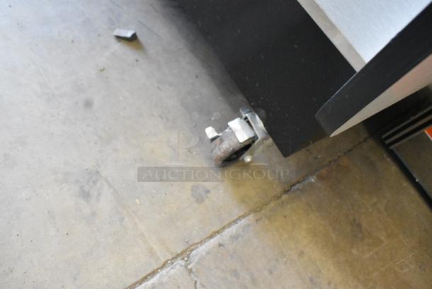 Federal RSSM660SC-5 Metal Commercial Floor Style Grab N Go Open Case Merchandiser on Commercial Casters. 120/208-240 Volts, 1 Phase. - Image 3 of 6