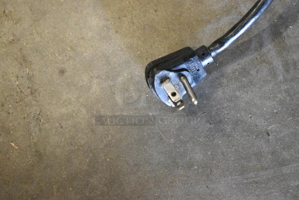 Randell 40048A Stainless Steel Commercial 2 Door Cooler Merchandiser. 115 Volts, 1 Phase. Tested and Powers On But Does Not Get Cold - Image 5 of 6