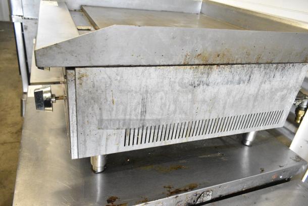 Vollrath Cayenne FTA-1024 Stainless Steel Commercial Countertop Natural Gas Powered Flat Top Griddle. - Image 5 of 10