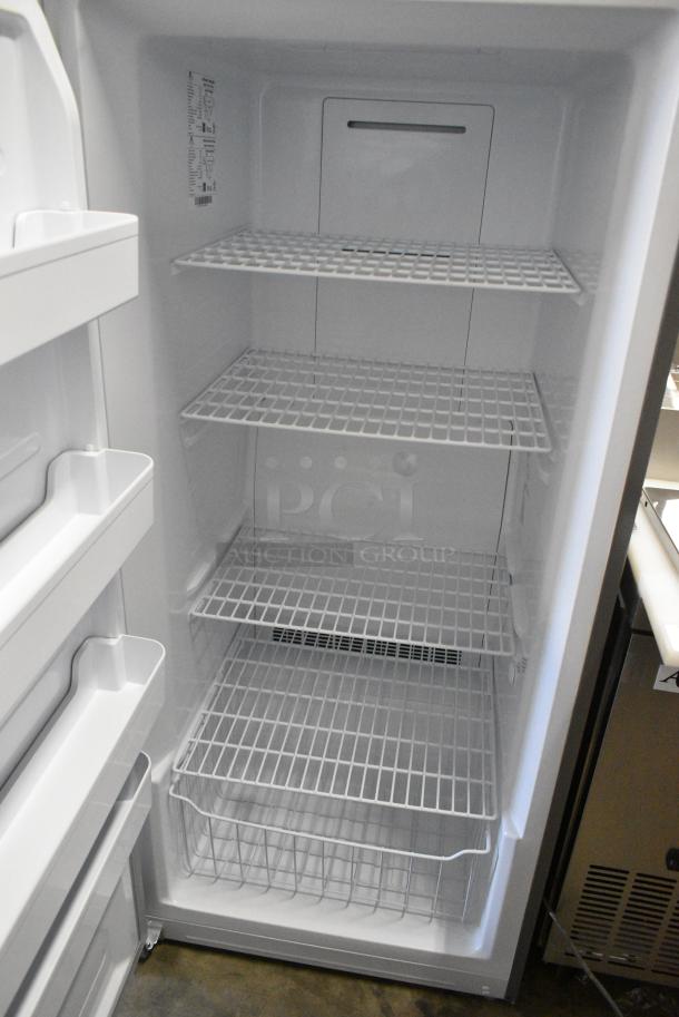 BRAND NEW SCRATCH AND DENT! Forno FFFFD1933-28LS Stainless Steel Commercial Single Door Reach In Freezer. 115 Volts, 1 Phase. Tested and Working! - Image 5 of 6