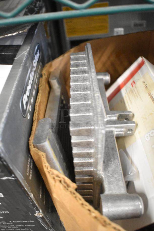 ALL ONE MONEY! Lot of 13 Various Items Including Piece to Lettuce Head Cutter and Tomato Slicer Blade - Image 3 of 17