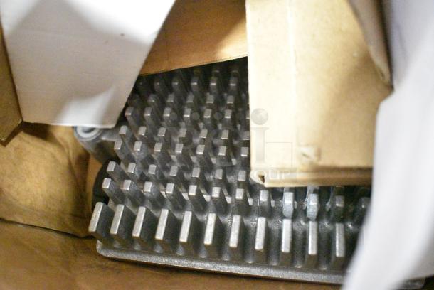 ALL ONE MONEY! Lot of 13 Various Items Including Piece to Lettuce Head Cutter and Tomato Slicer Blade - Image 5 of 17