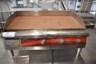 Avantco 177EG30N Stainless Steel Commercial Countertop Flat Top Griddle. 208/240 Volts, 1 Phase.
