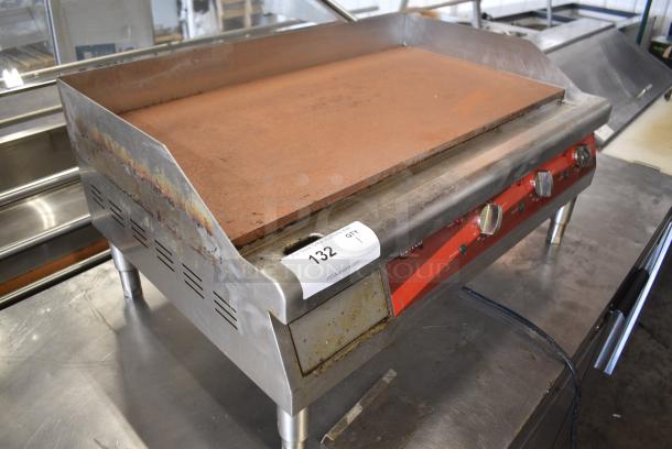 Avantco 177EG30N Stainless Steel Commercial Countertop Flat Top Griddle. 208/240 Volts, 1 Phase. - Image 2 of 7